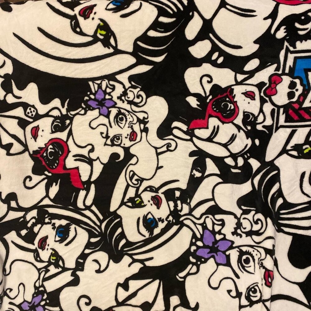 Monster High Throw Blanket